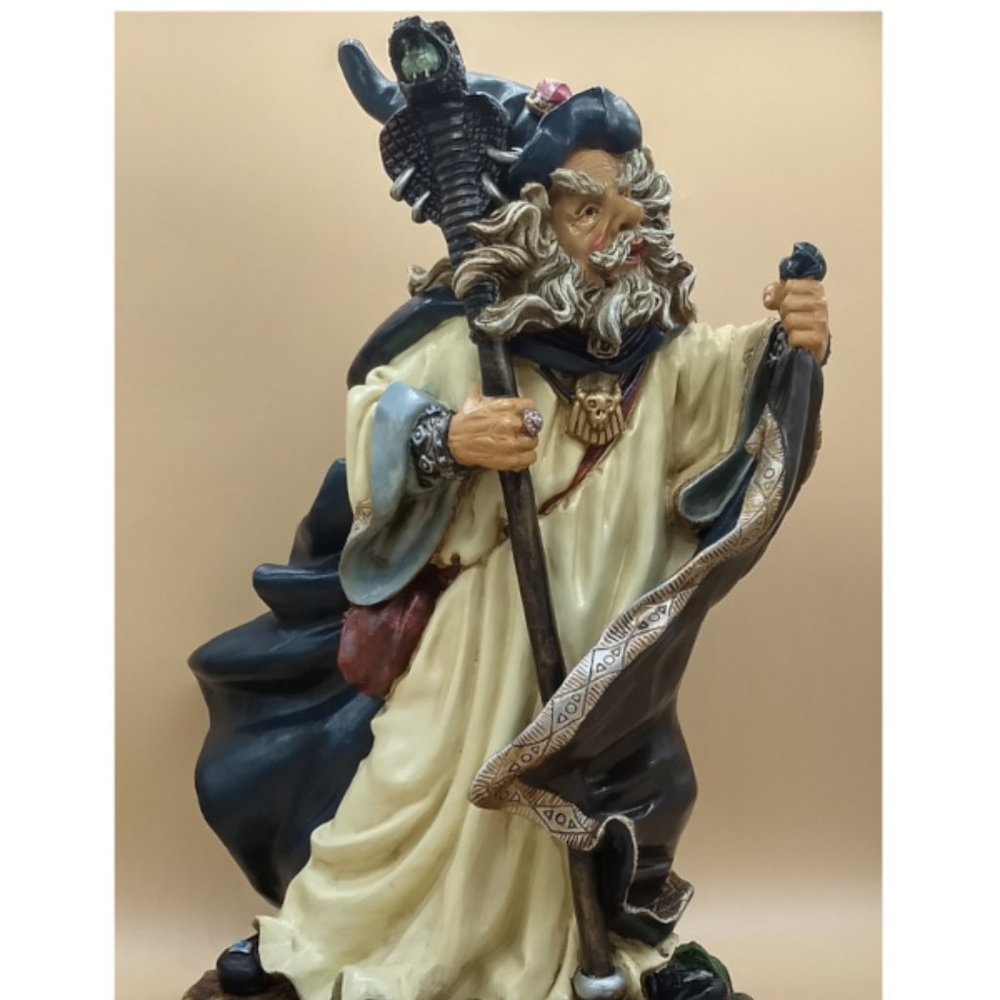 🍀🍀 Hand-painted Traveling Wizard Statuette - Summit Collections 🍀🍀